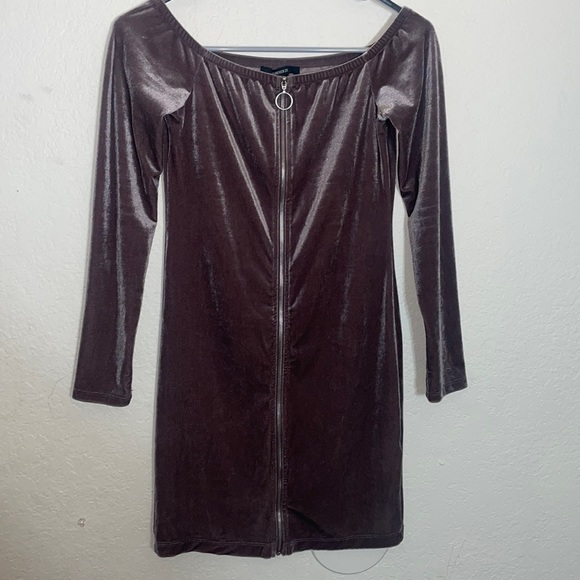 Forever 21 Dresses & Skirts - Forever 21 Women’s Off the Shoulder Long Sleeve Velvet Mini Dress Size Medium